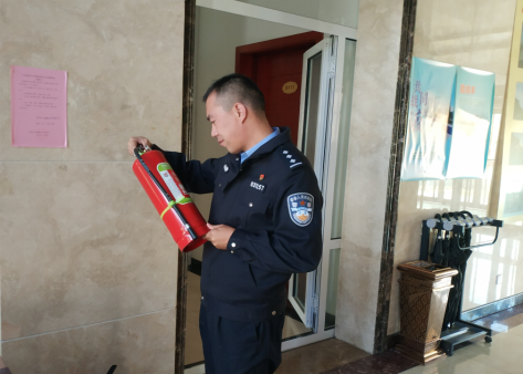 【平安晋中二号】山西和顺公安局松烟派出所对辖区宾馆进行安全检查