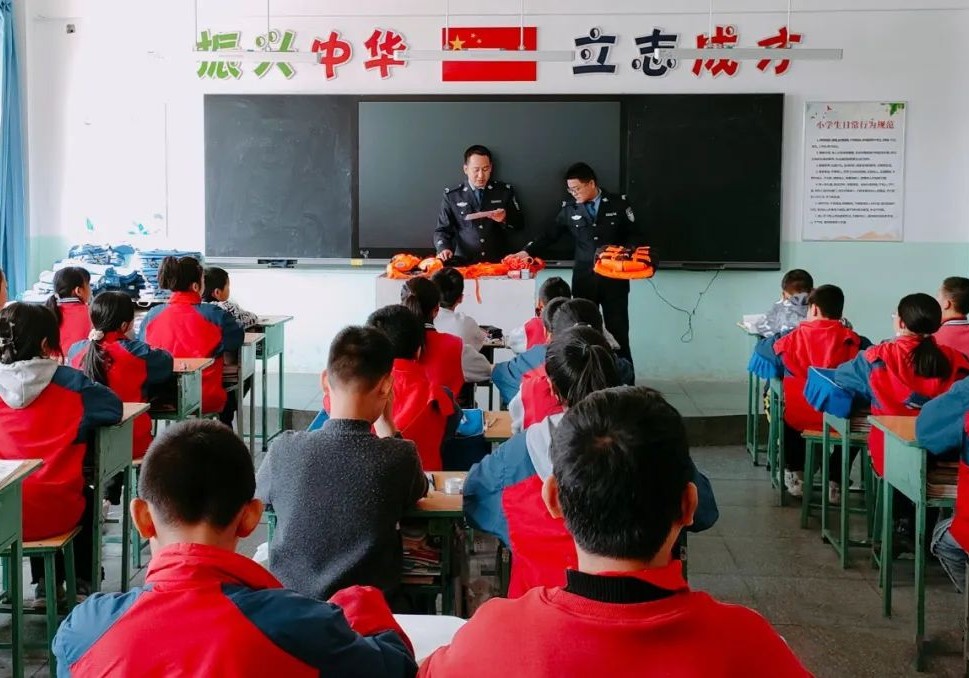 临汾安泽公安走进校园开展防溺水安全宣传教育