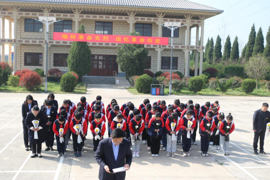 河南省项城市第九初级中学举行清明祭英烈活动332.png