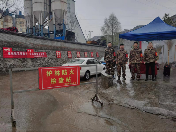 太原古交市西曲街道：志愿者倡导文明祭扫
