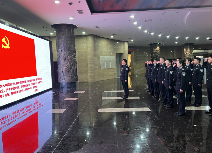 河南机场公安组织开展”缅怀英烈“清明祭奠活动