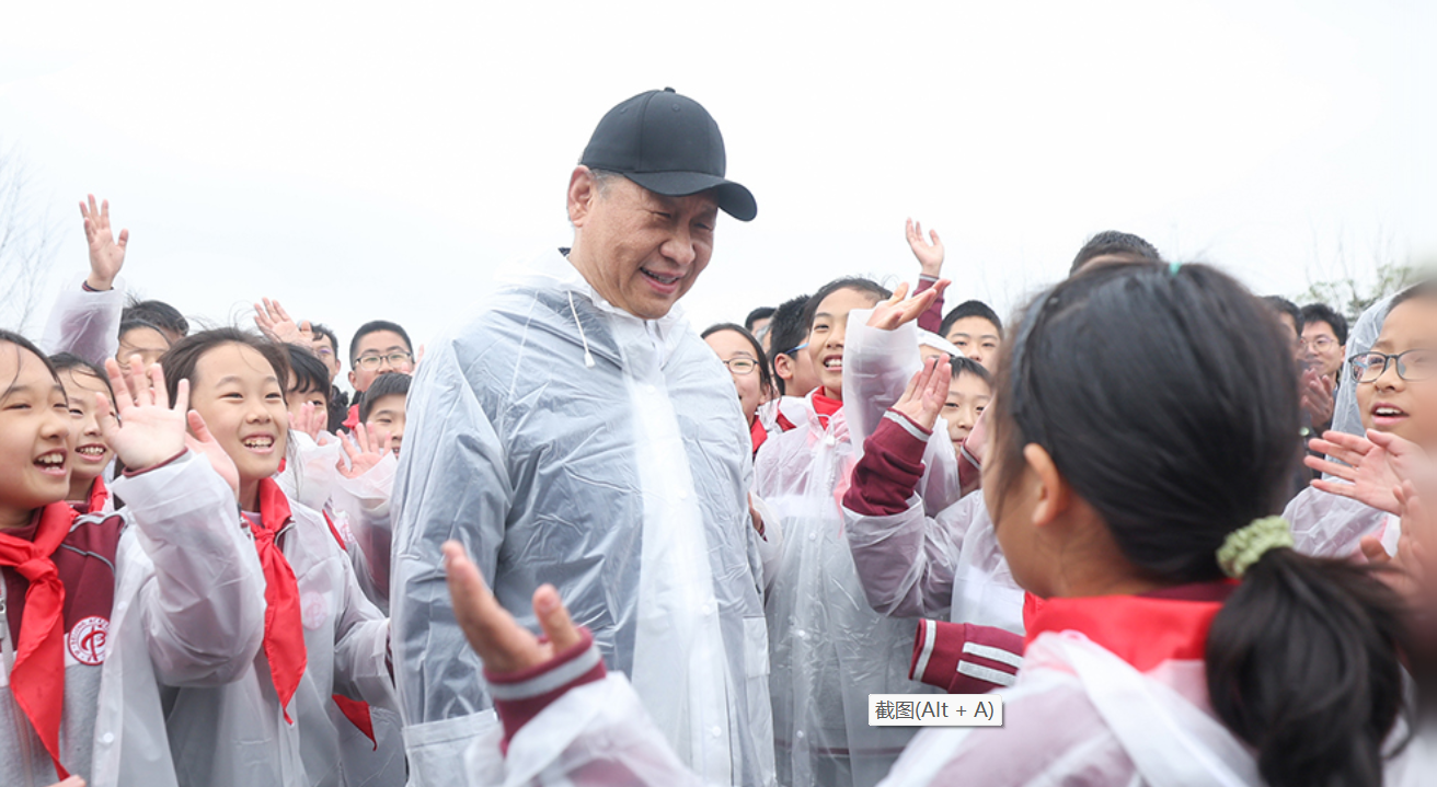 习近平在参加首都义务植树活动时强调 掀起造林绿化热潮 绘出美丽中国的更新画卷