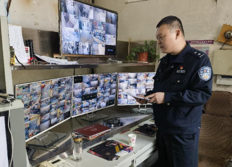 山西晋中公安开发区分局民警对辖区企业开展安全隐患排查