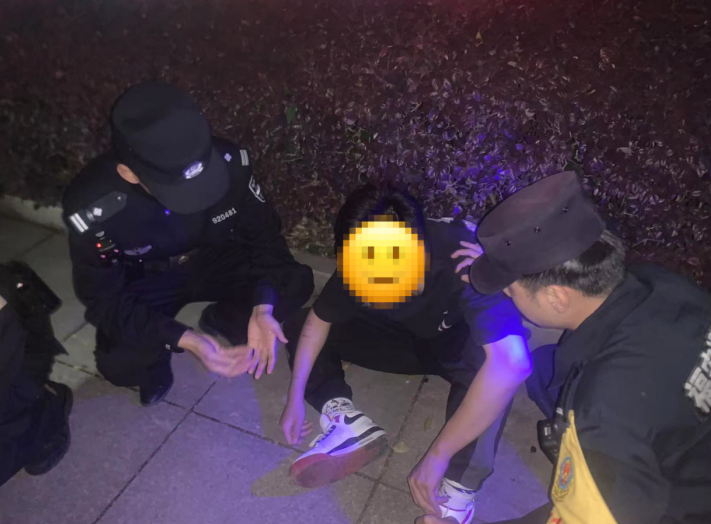 男子欲跳河轻生 福建福安巡特警紧急营救