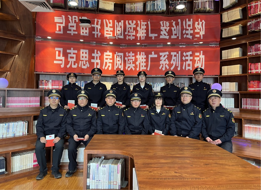阅响新时代  树立新形象——太原市城管执法队开展“全民阅读日”活动