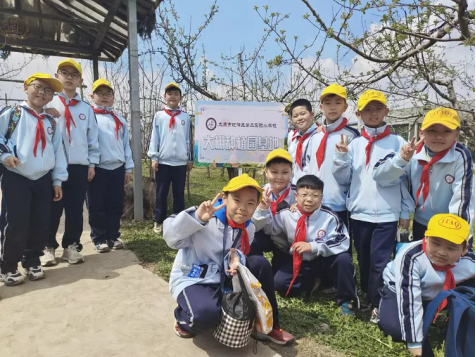 春光明媚赴田畴  躬身实践学栽种——太原迎泽区第二实验小学开展种植研学活动
