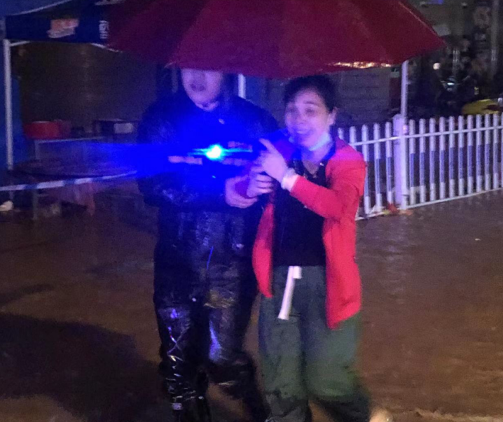 福建福安公安：暴雨来袭 “雨”你同行