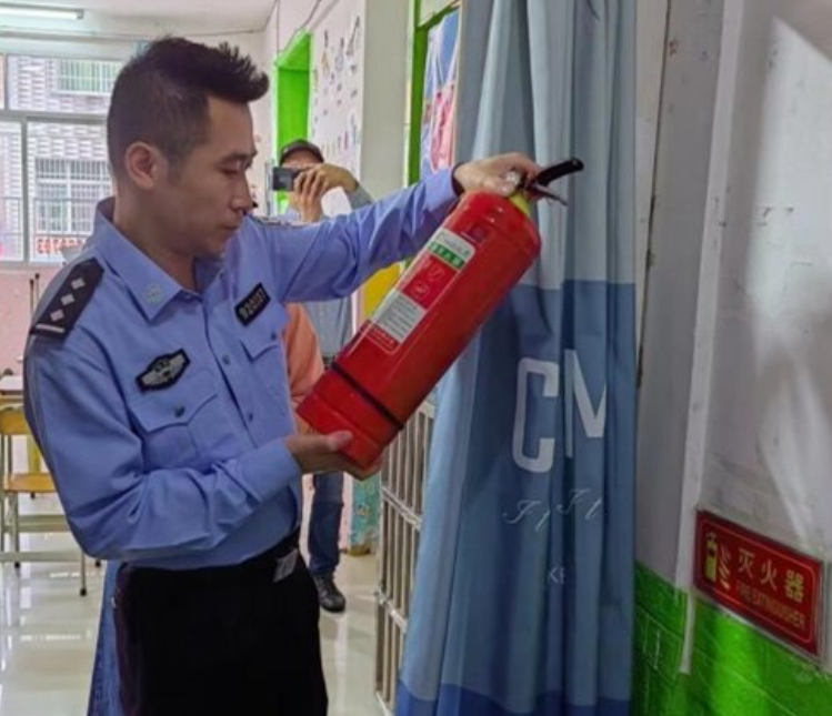 福建福安城阳派出所：深入推进“两队一室”改革打好护校安园组合拳