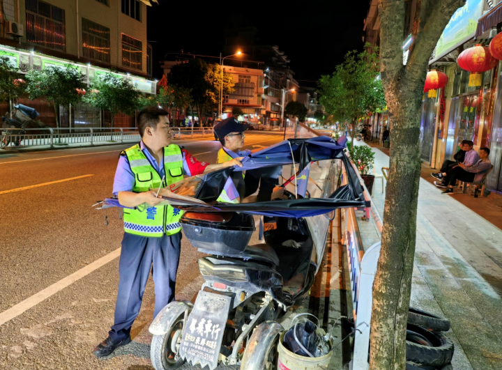 福建尤溪洋中派出所：见一起 拆一起 摩托车“篷、伞”一律拆除