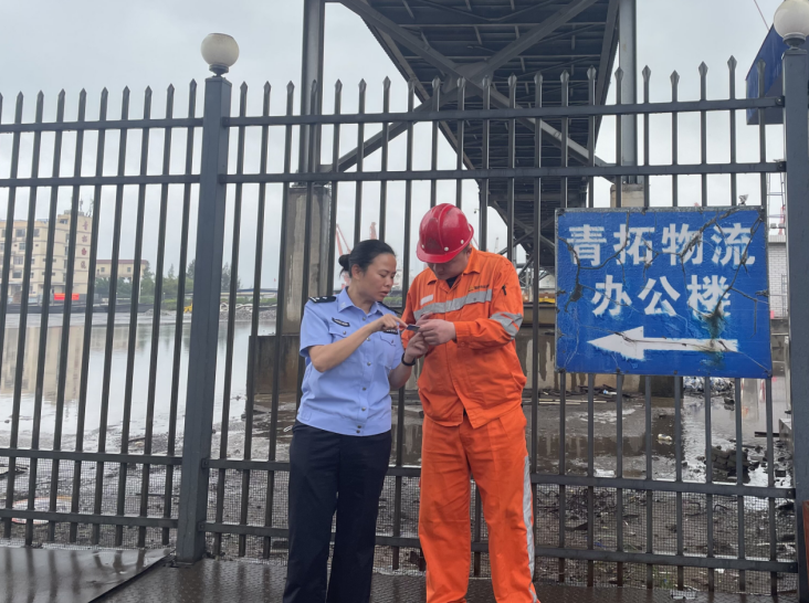 福建福安湾坞派出所“一站式”服务将窗口服务开到百姓家