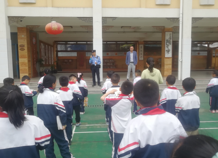 福建福安松罗派出所联合学校开展防震减灾应急演练