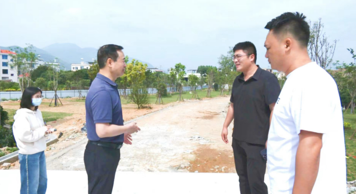 福建漳浦县长到石榴镇调研乡村振兴工作