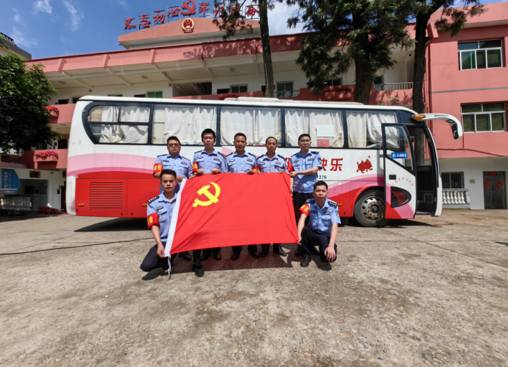 福建宁德七都派出所党支部开展“为群众办实事 无偿献血我先行”无偿献血活动
