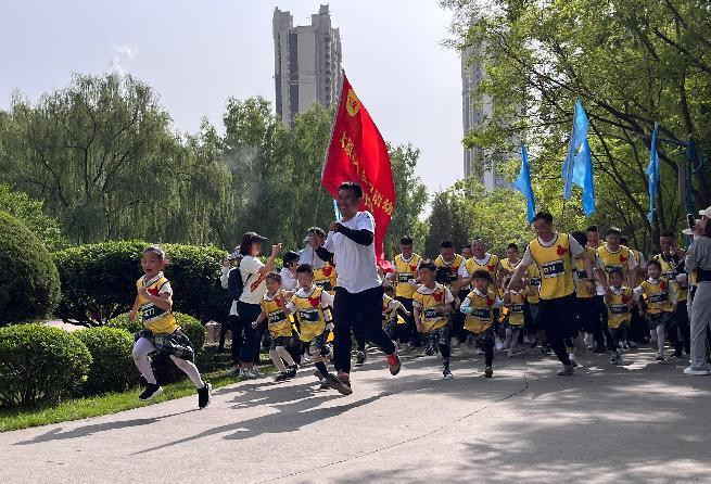 太原万柏林区南寒街道：Mini马拉松  为爱奔跑