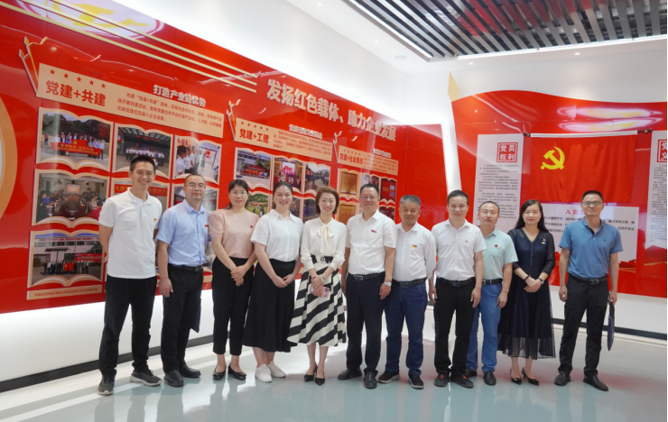 闽西职业技术学院党委副书记院长梁俊平一行来福建龙合智能参观交流