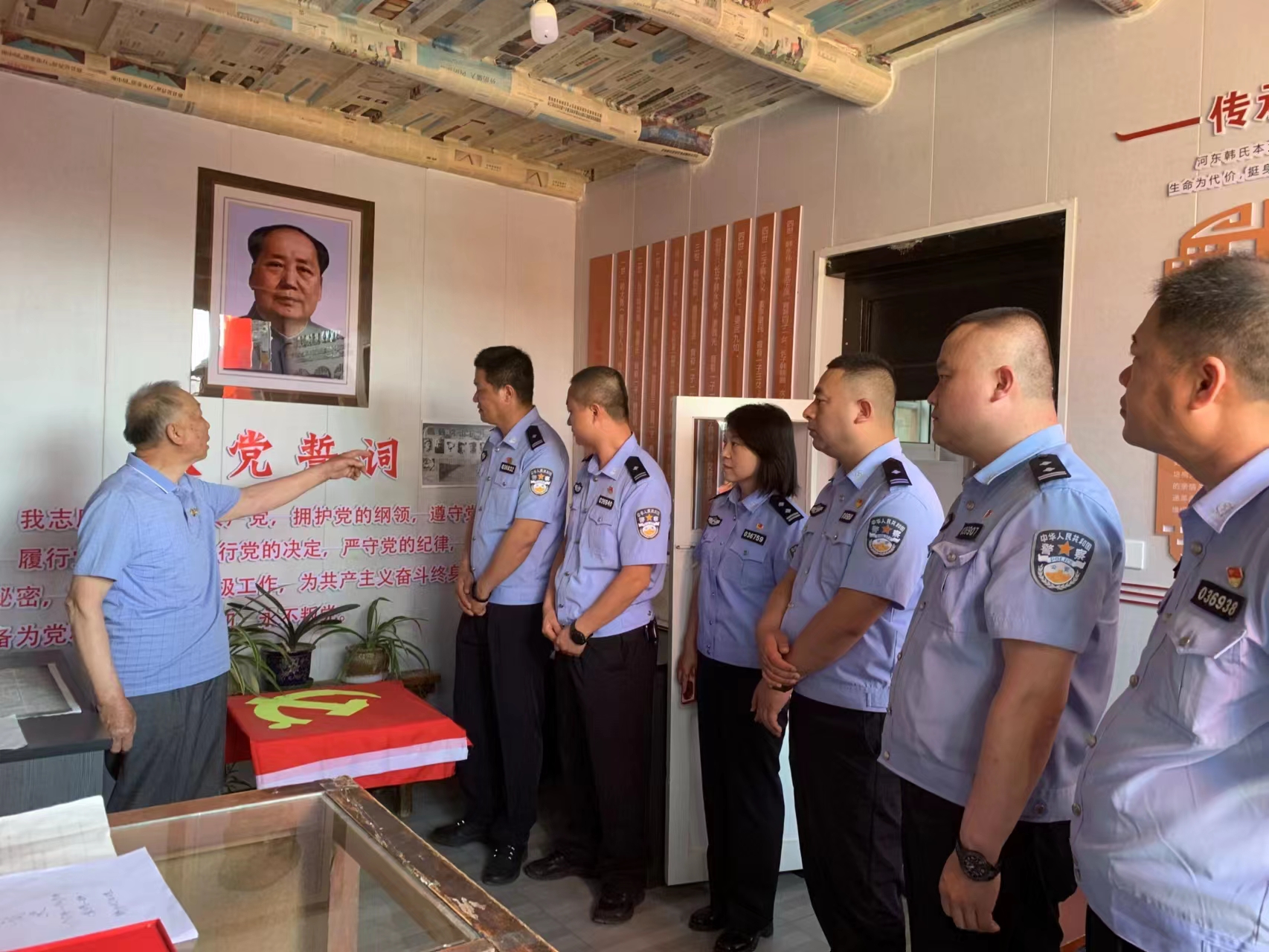 山西介休公安西南派出所联合“大党日”活动组织参观“韩氏”红色故居