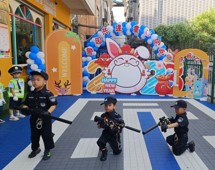 福建福安巡特警走进东方之星幼儿园开展六一活动