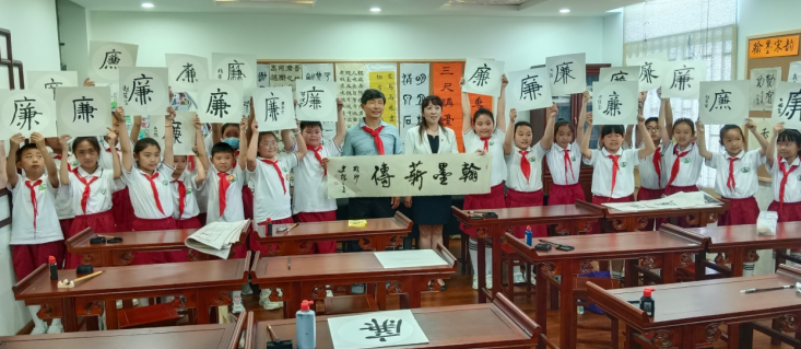 河南省开封市第一师范附属小学开展书法名家进校园活动