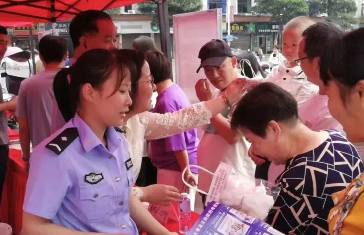 福建福安市公安局开展《信访工作条例》集中宣传日活动