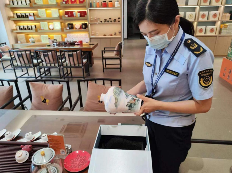 厦门集美市场监管部门开展茶叶过度包装专项治理