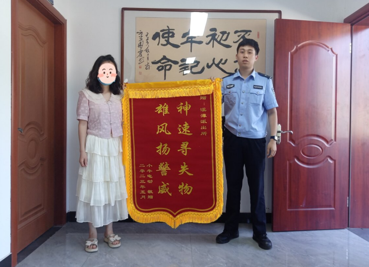 福建福安溪潭派出所为民服务获赠锦旗