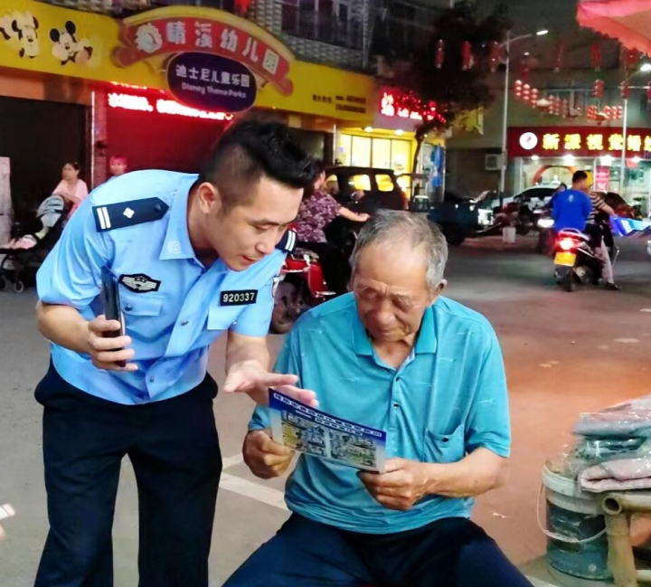 福建福安城阳派出所“夜鹰巡逻队”开展夜巡宣传保平安