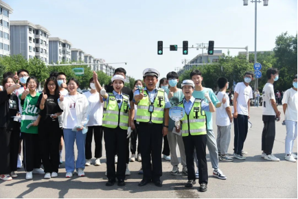 高考首日，山西公安交警全程护航！