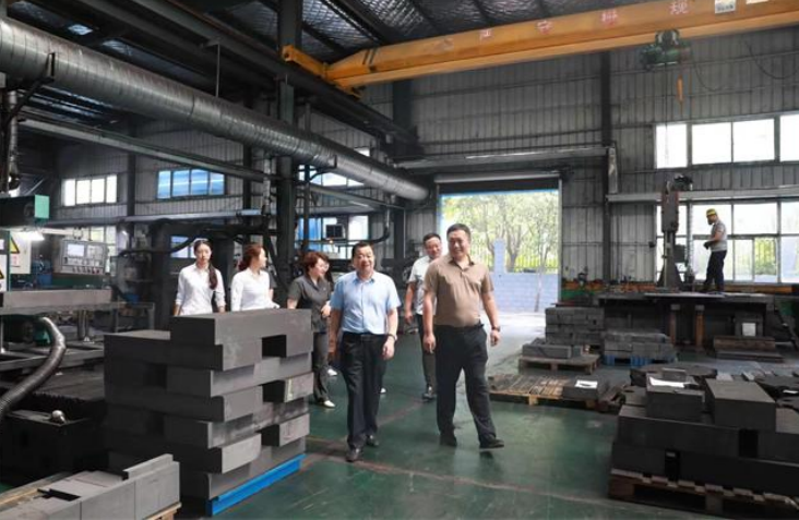 河南宝丰法院：送法进企业 普法护营商