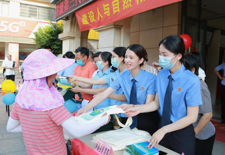 世界环境日｜福建漳浦检察院：“减塑捡塑” 共建美好环境