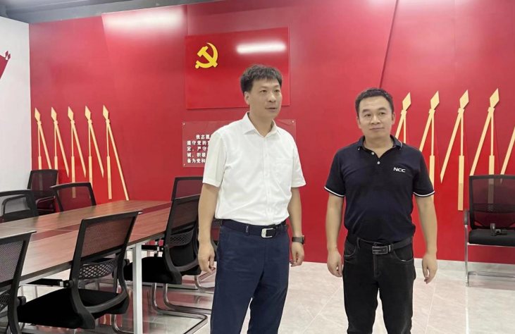 福建华安县委书记走访挂钩联系企业