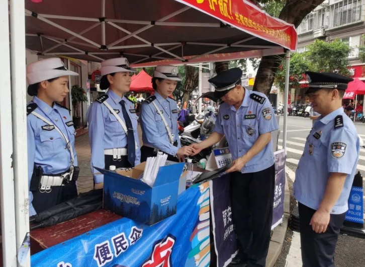 “警帮”题名 高考福建福安公安在行动