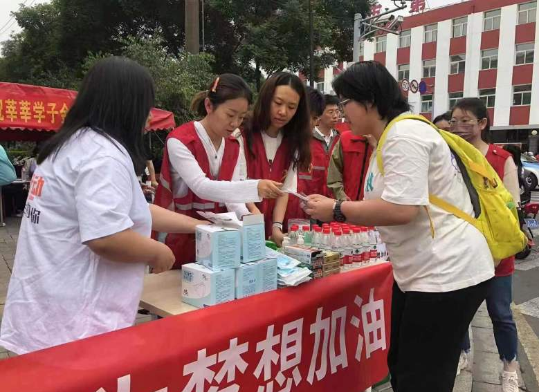 太原万柏林区民政局持续开展“民政牵挂助力高考为梦护航”志愿服务