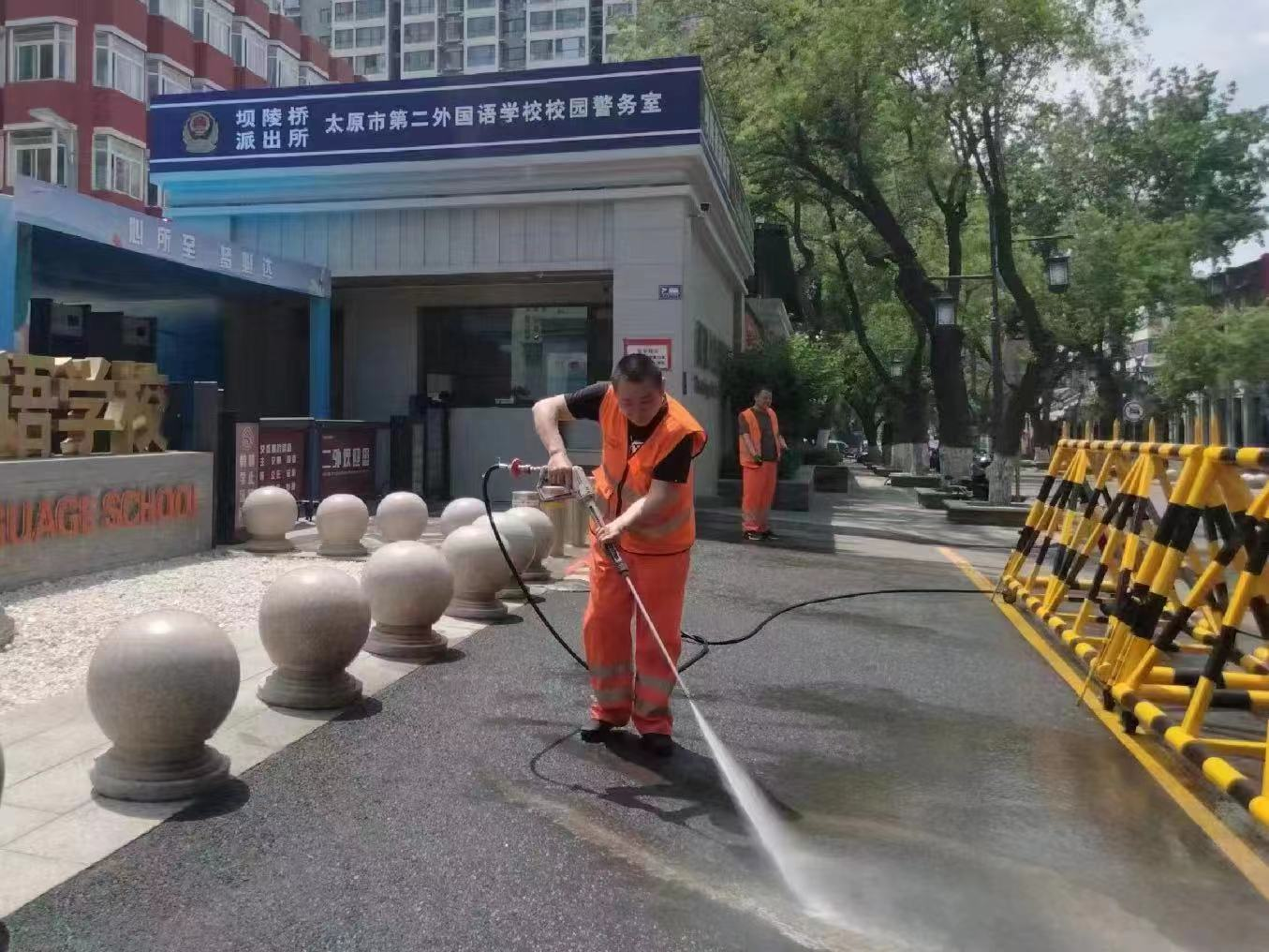 太原杏花岭区环卫中心：凝心聚力助高考  美化环境焕新颜