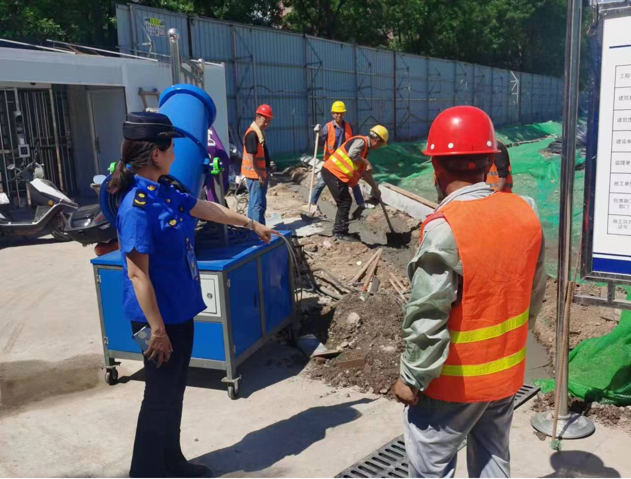 巾帼展风采——女子城管柔情执法  贡献执法“她”力量