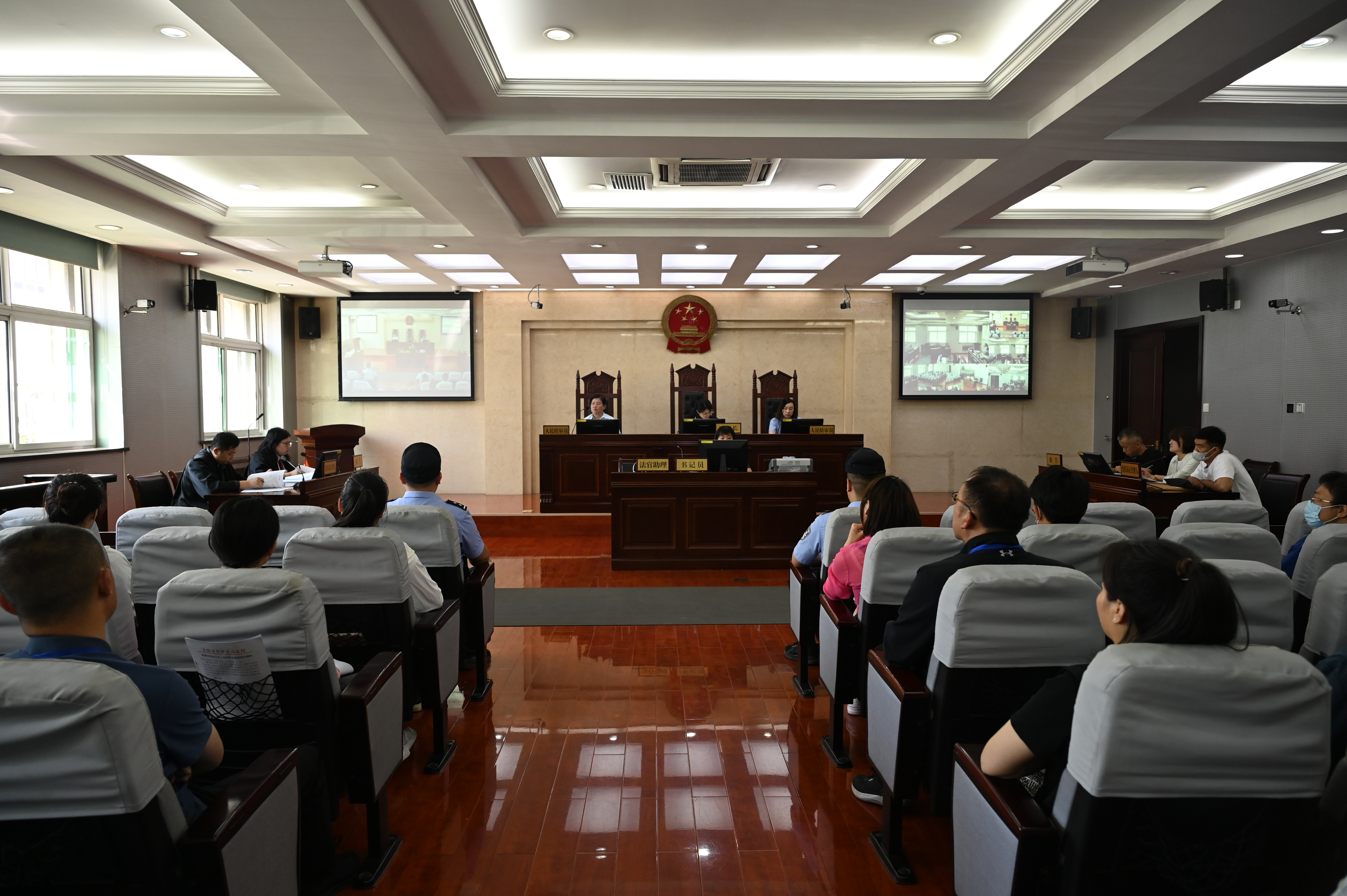 太原晋源区开展国家工作人员旁听法庭庭审活动