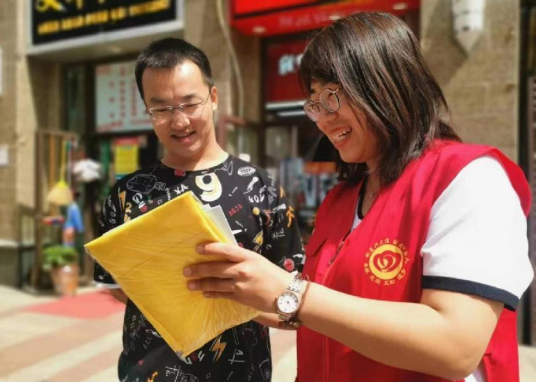 太原万柏林区滨体社区开展“捐献血液  分享生命”世界献血者日宣传活动