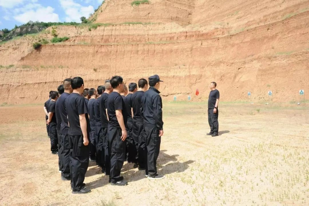 强技能、砺精兵！临汾蒲县公安局开展公务用枪实弹射击训练  　　