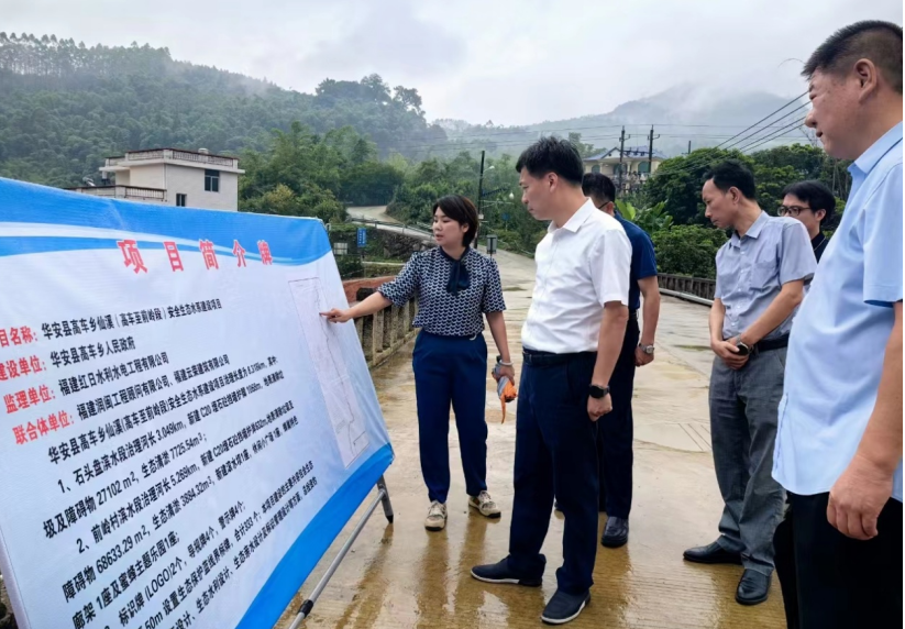 福建华安县委书记到乡镇调研