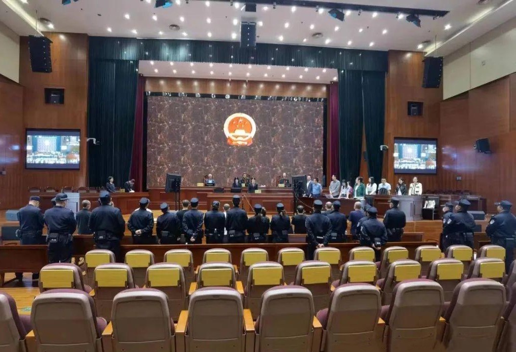 10人冒充记者敲诈，法院判了！