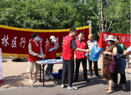 太原万柏林区行政审批服务管理局开展安全生产宣传活动，筑牢安全防线