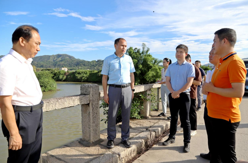 福建漳浦县委书记就生态环境问题进行现场办公