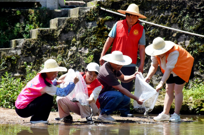 福建上杭：守好一江碧水 建设生态家园