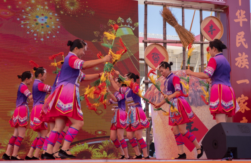 福建上杭县庐丰畲族乡：党建引领绘蓝图 美丽乡村画出来