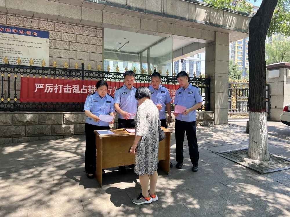 山西灵石县公安局食药侦大队组织开展6·25全国土地日宣传活动