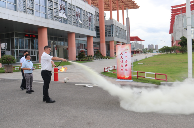 福建漳州人才发展集团组织开展消防安全知识培训和应急演练