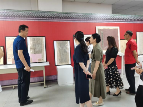 太原尖草坪区上兰街道“传承红色基因   弘扬军工文化”红色收藏展开展