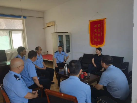 临汾吉县副县长张丽青深入柏山寺派出所检查指导工作