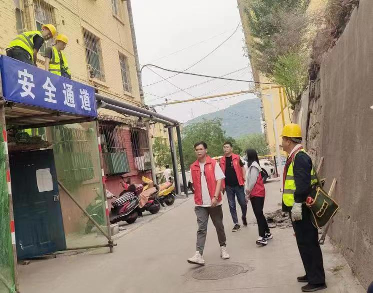 太原古交市迎宾路社区：志愿巡逻队助力施工安全监督