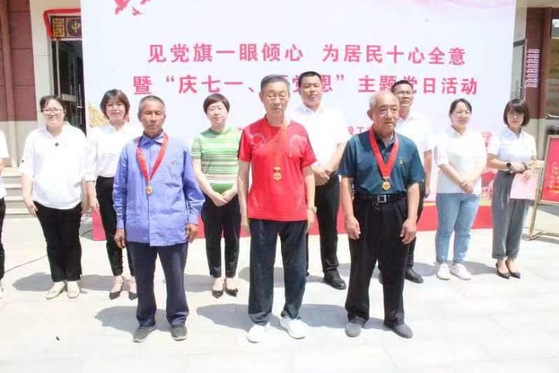 太原阳曲县南坡街社区：见党旗一眼倾心  为居民十心全意