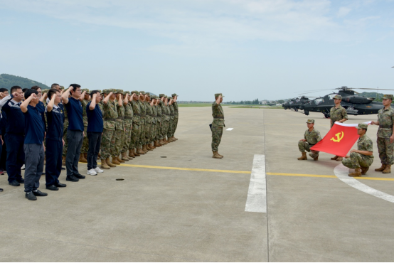 江西航空工业昌飞保障人员与一线官兵共庆党的生日